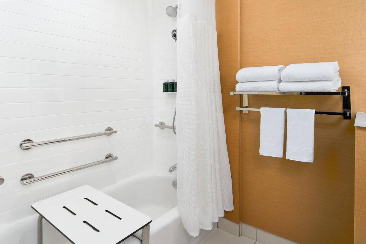 Fairfield Inn & Suites By Marriott Fresno Yosemite International Airport Exterior photo