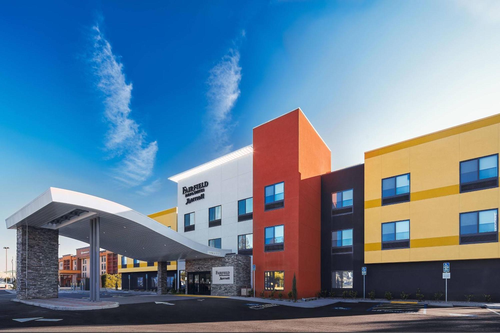 Fairfield Inn & Suites By Marriott Fresno Yosemite International Airport Exterior photo